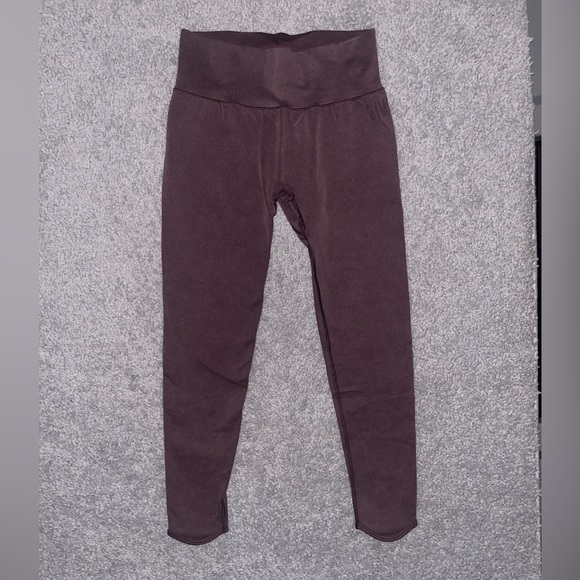 Gymshark Studio Leggings Size Small Winter Berry - Picture 1 of 4